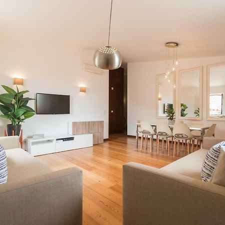 Alfama Modern Two-Bedroom Apartment W/ River View And Parking - By Lu Holidays Lisbona Esterno foto