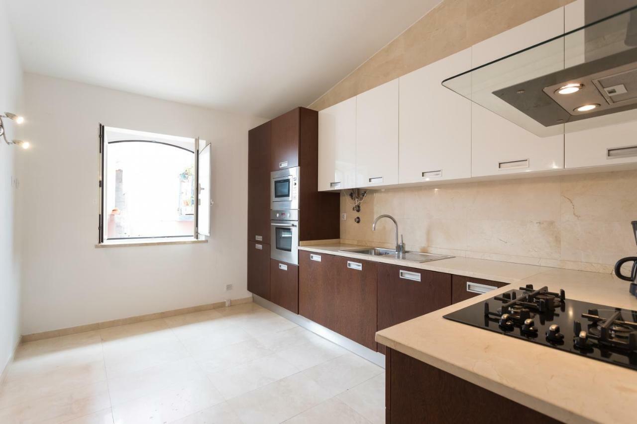 Alfama Modern Two-Bedroom Apartment W/ River View And Parking - By Lu Holidays Lisbona Esterno foto